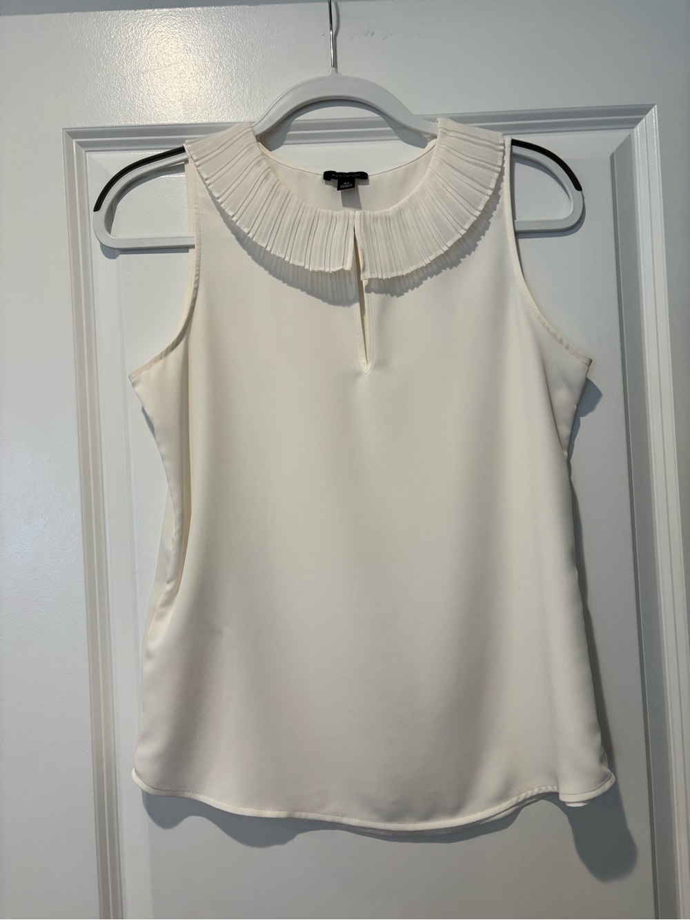 Ann Taylor Pleated Collar Off-White Sleeveless Blouse XS